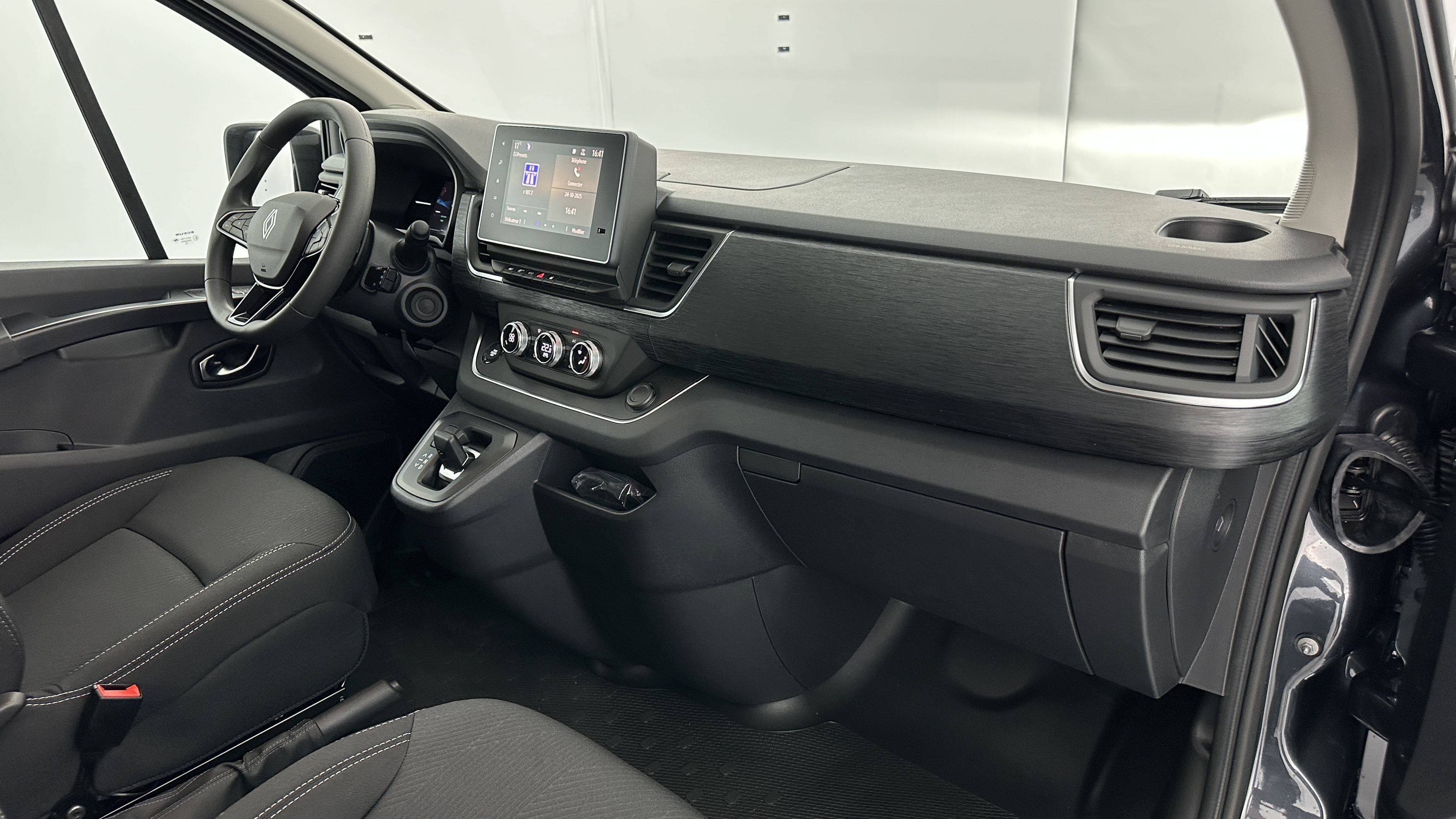 GLI00007187_p53 - RENAULT TRUCKS - TRAFIC CA - 2025 - photo 7