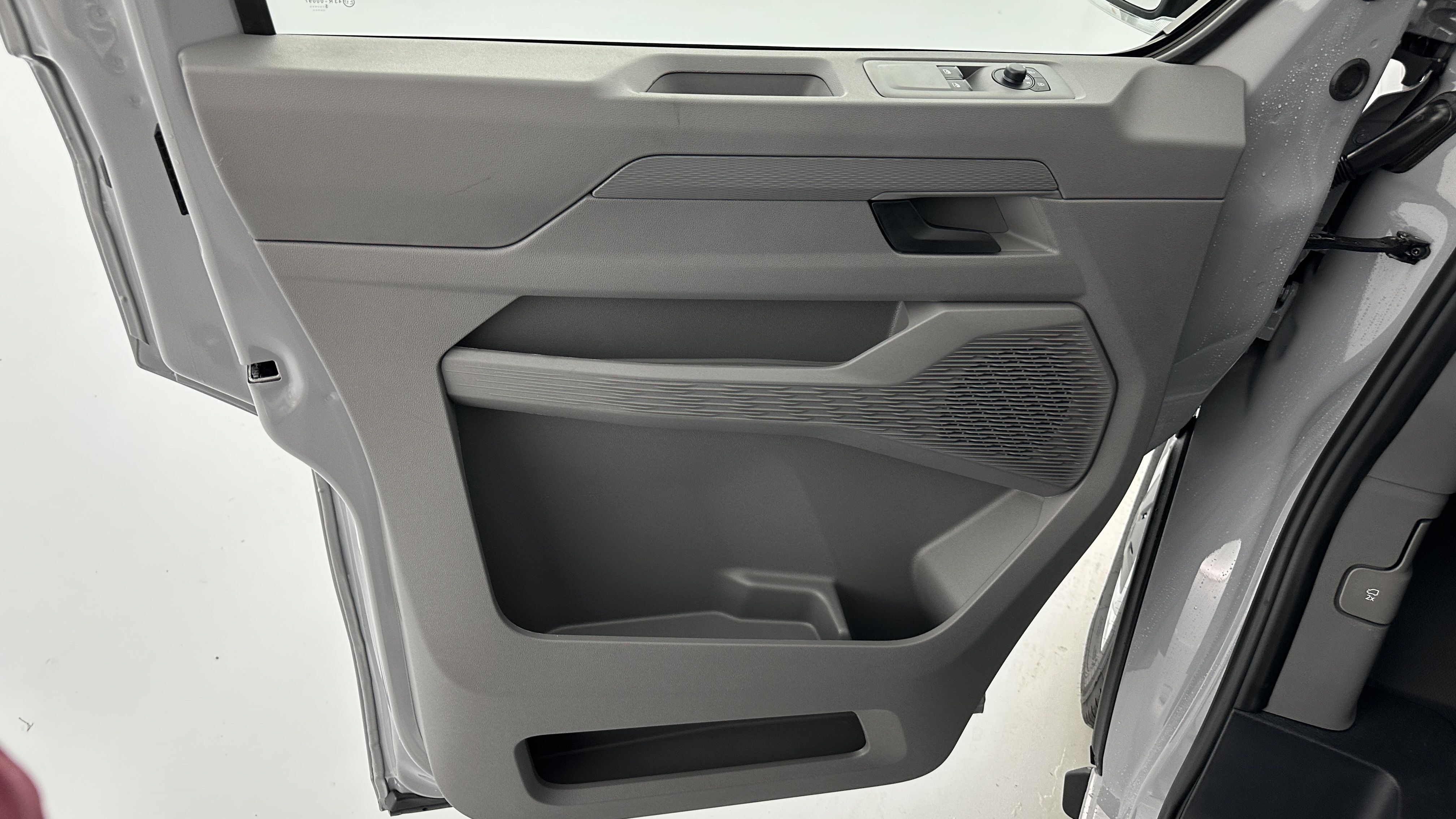 GLI00007684_p53 - VOLKSWAGEN - TRANSPORTER - 2025 - photo 10