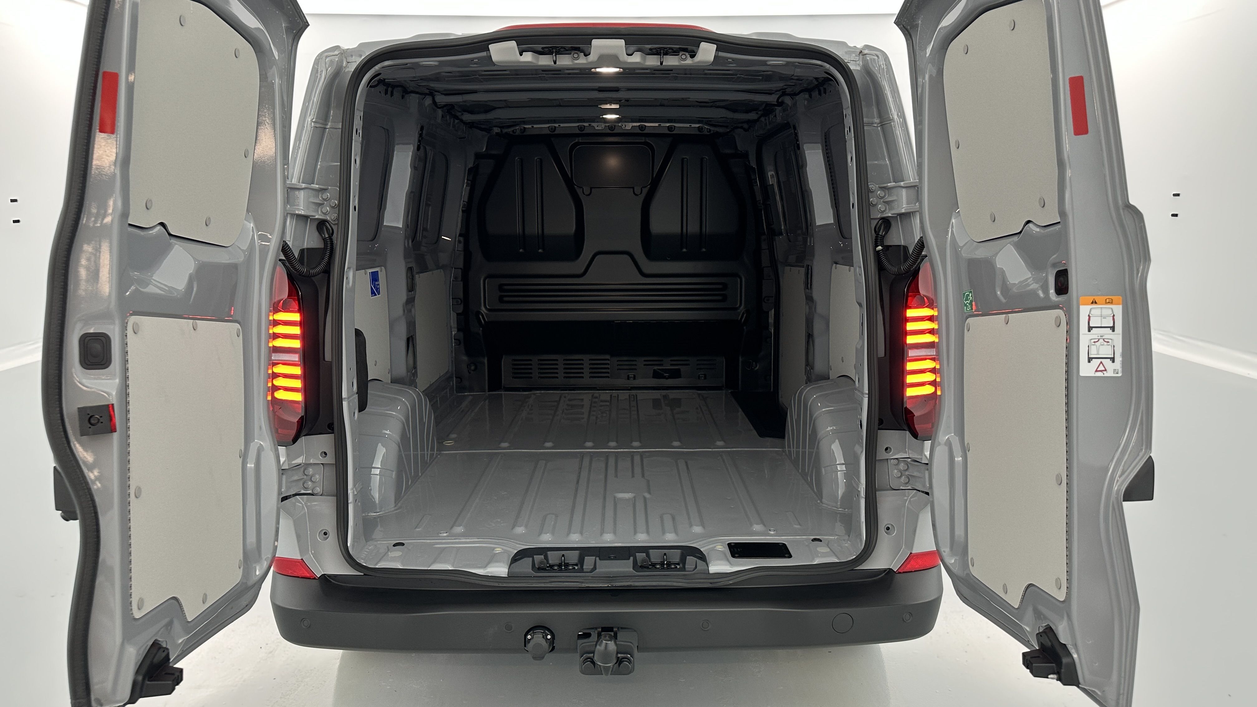 GLI00007684_p53 - VOLKSWAGEN - TRANSPORTER - 2025 - photo 9