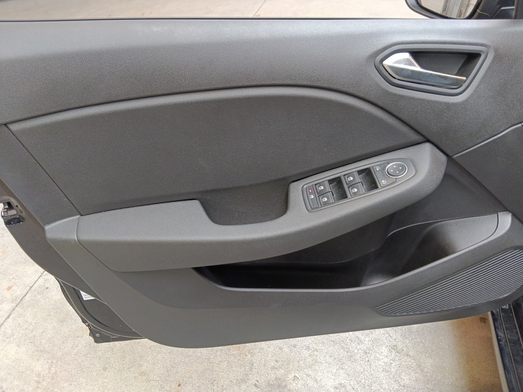 72456_p51 - RENAULT - CLIO - 2025 - photo 11