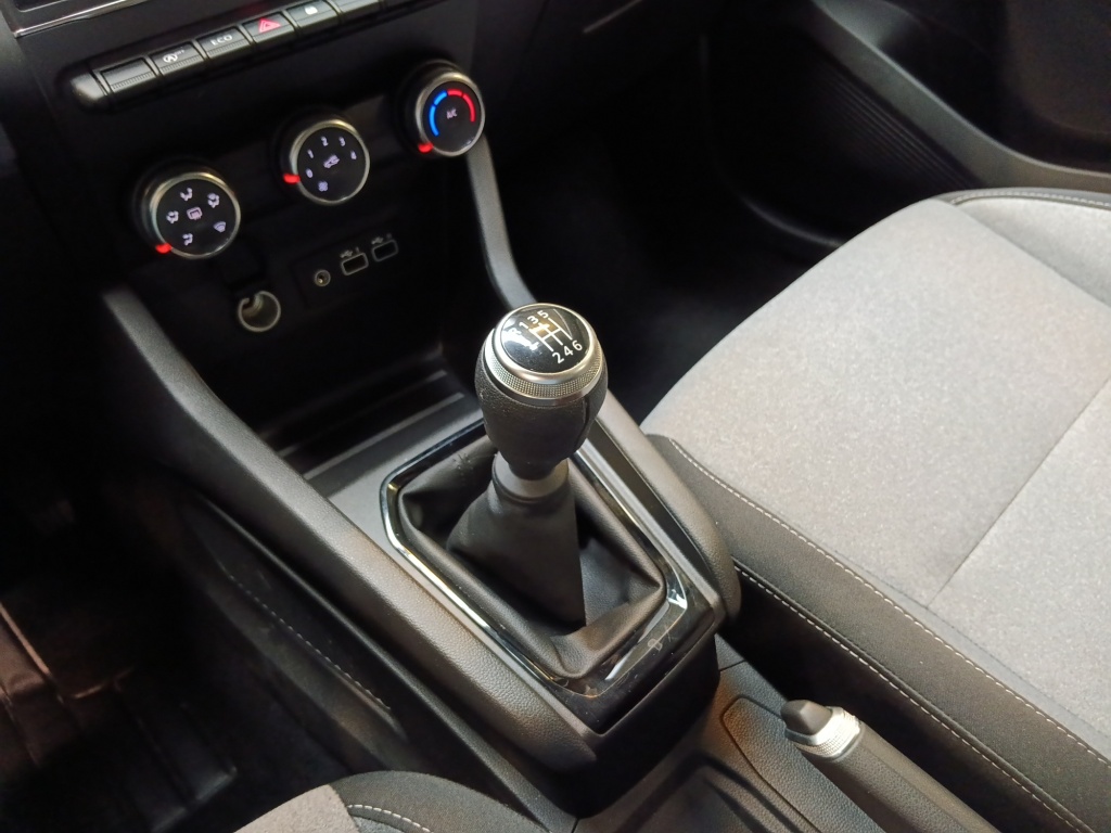 72456_p51 - RENAULT - CLIO - 2025 - photo 15