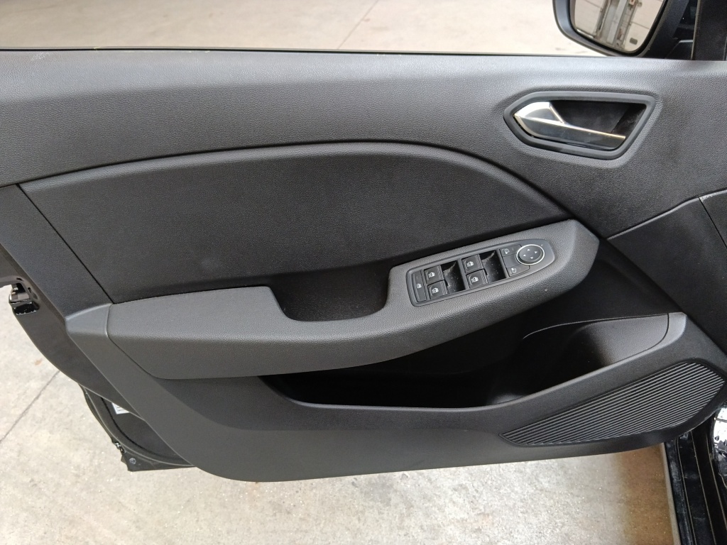 72460_p51 - RENAULT - CLIO - 2025 - photo 11