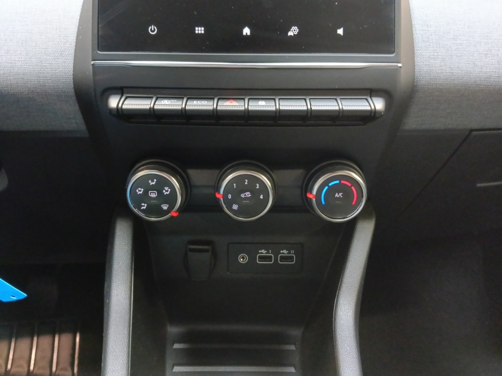 72460_p51 - RENAULT - CLIO - 2025 - photo 20