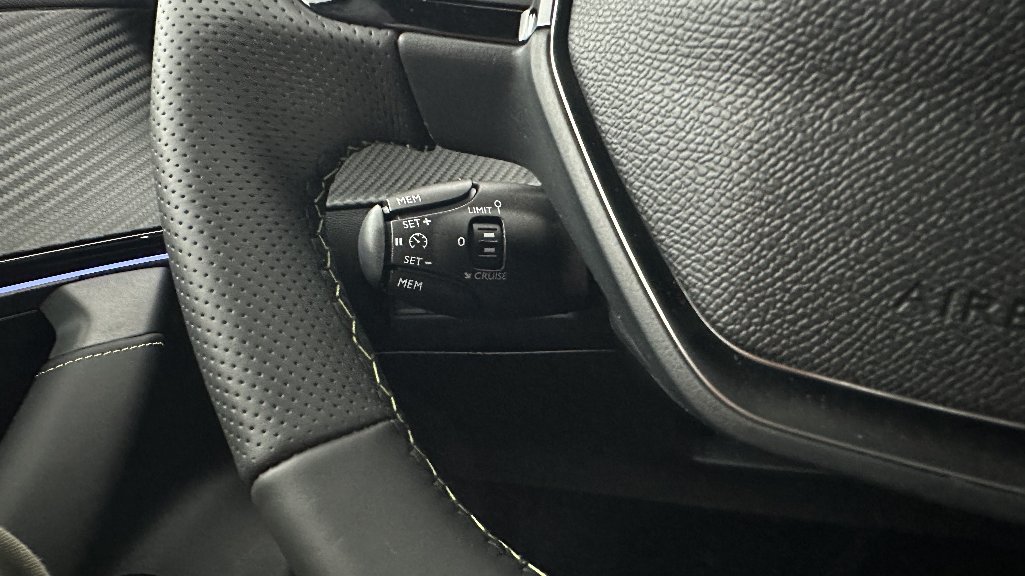 GLI00010406_p53 - PEUGEOT - 2008 - 2025 - photo 22