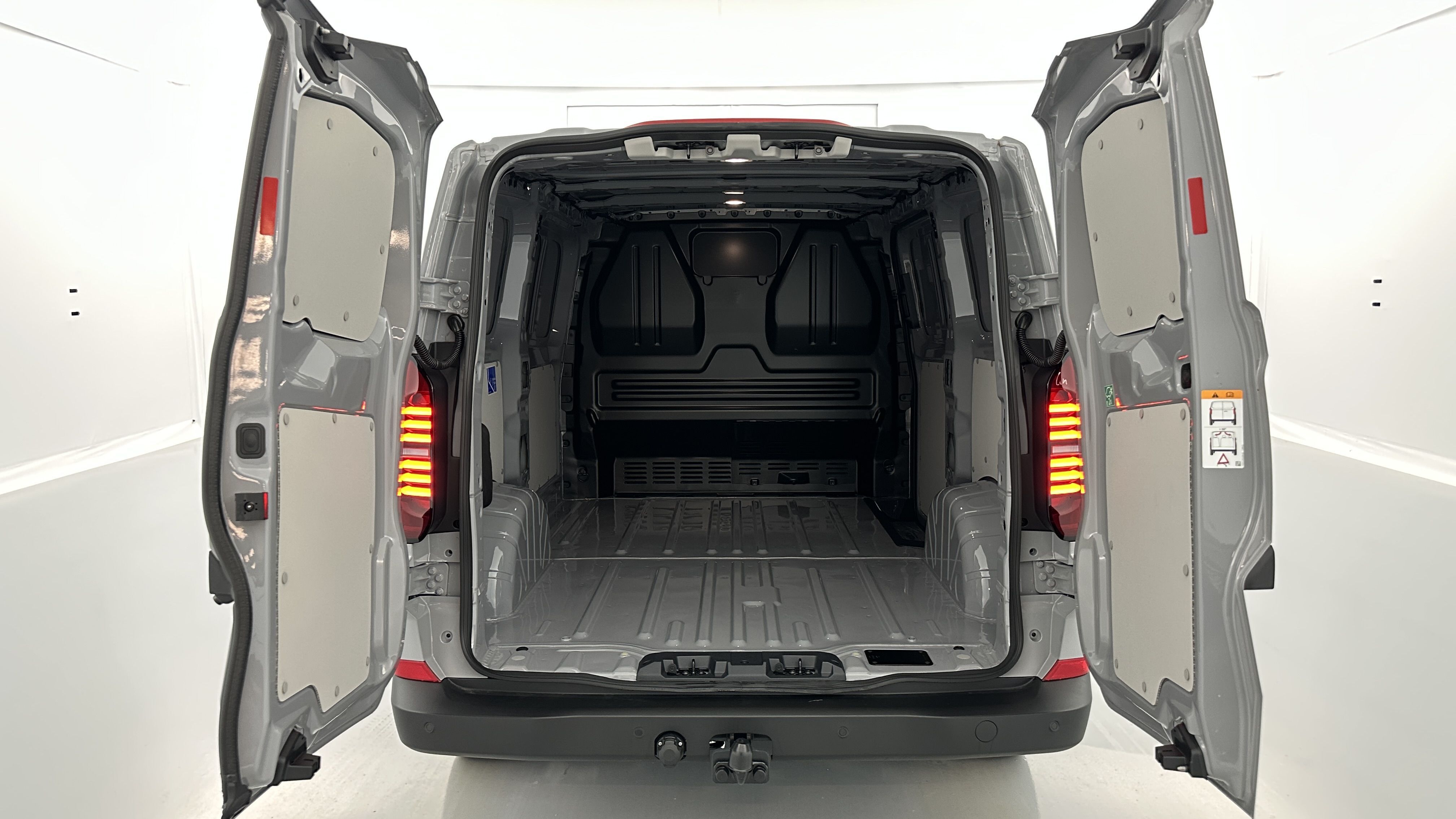 GLI00007683_p53 - VOLKSWAGEN - TRANSPORTER - 2025 - photo 9