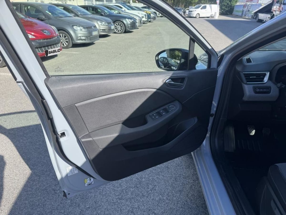 365799_p2 - RENAULT - CLIO 5 - 2025 - photo 10