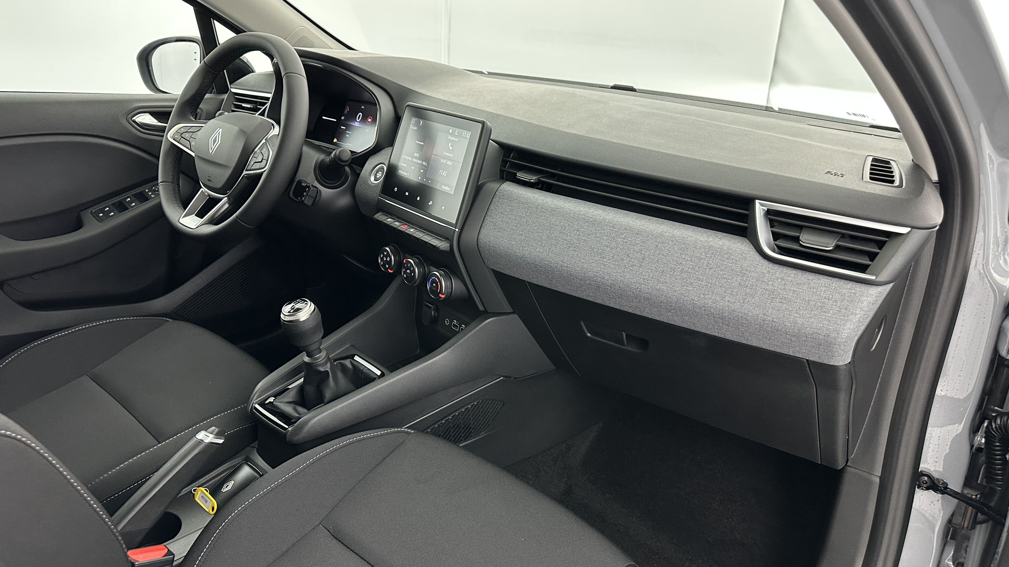 GLI00010431_p53 - RENAULT - CLIO - 2025 - photo 8