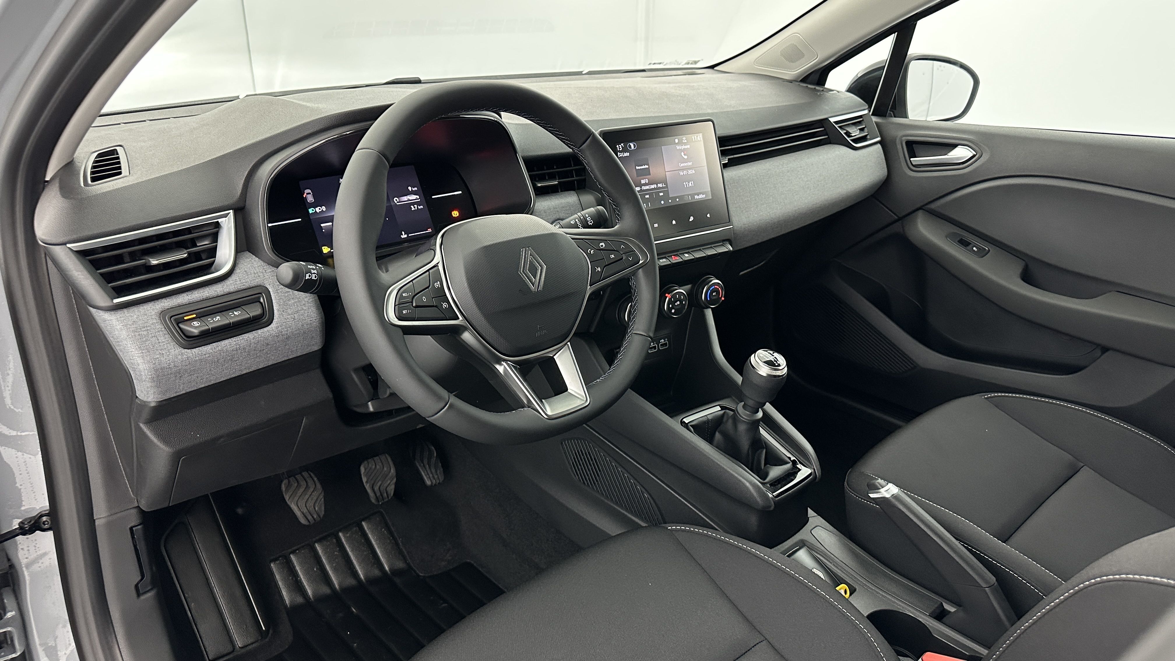 GLI00010437_p53 - RENAULT - CLIO - 2025 - photo 6