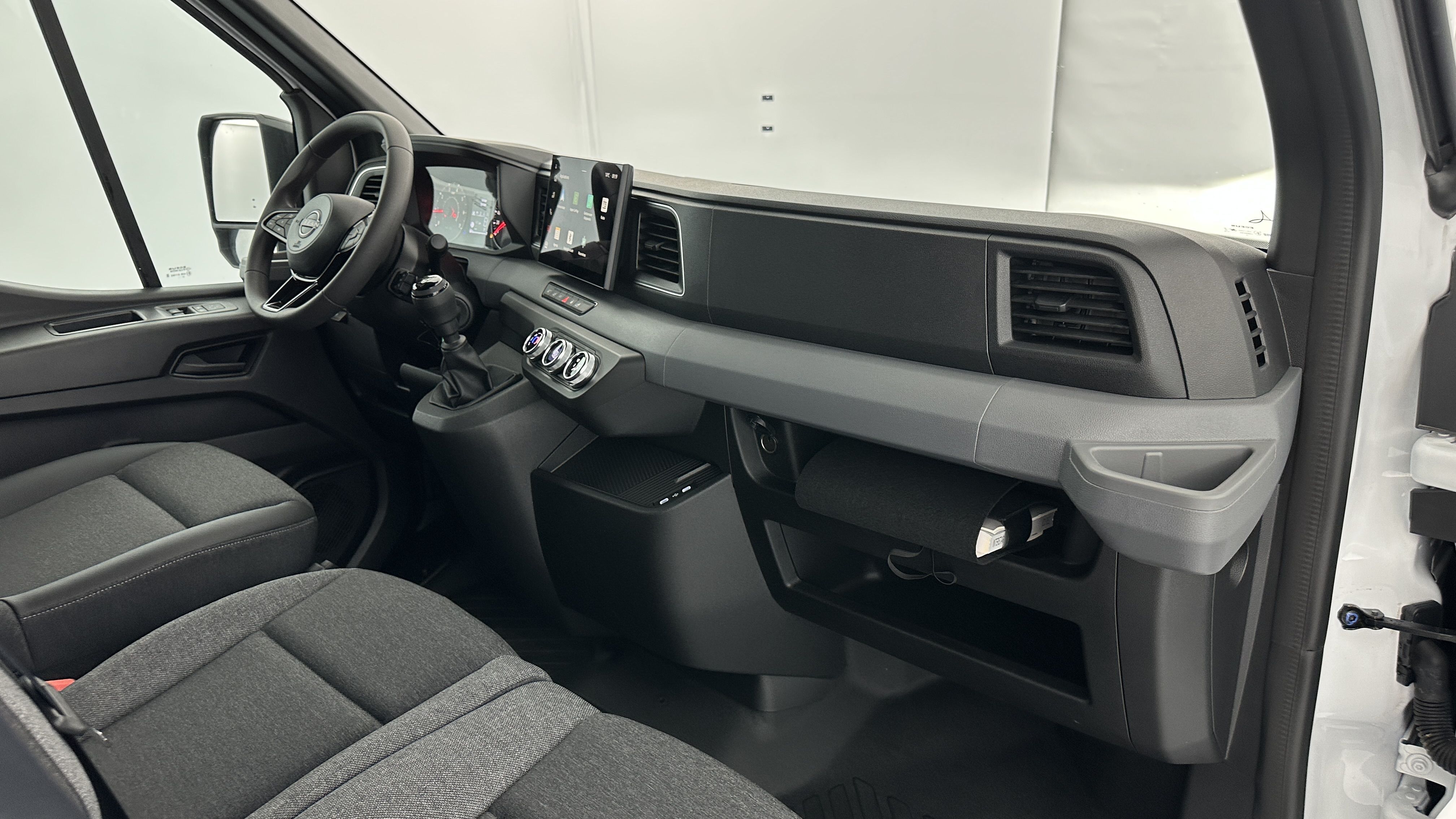 GLI00011038_p53 - NISSAN - INTERSTAR - 2025 - photo 7