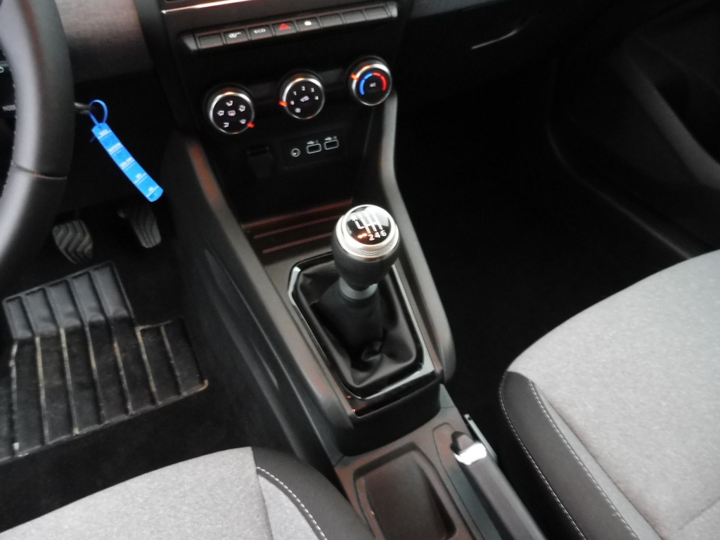 72524_p51 - RENAULT - CLIO - 2025 - photo 11