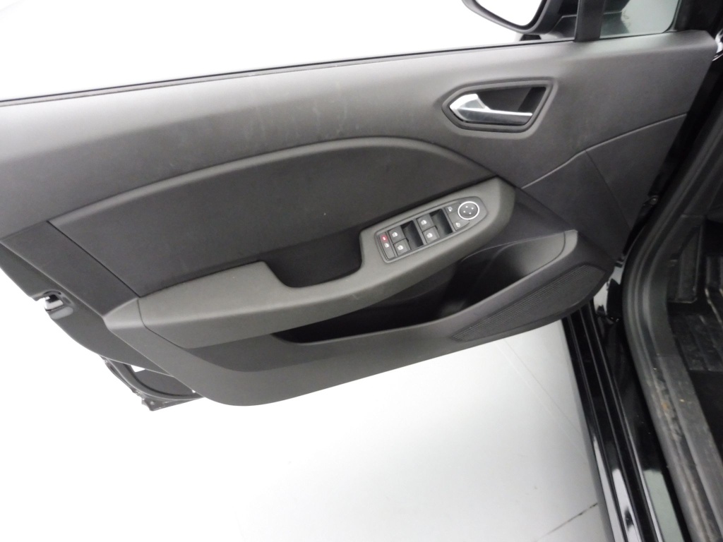 72524_p51 - RENAULT - CLIO - 2025 - photo 15