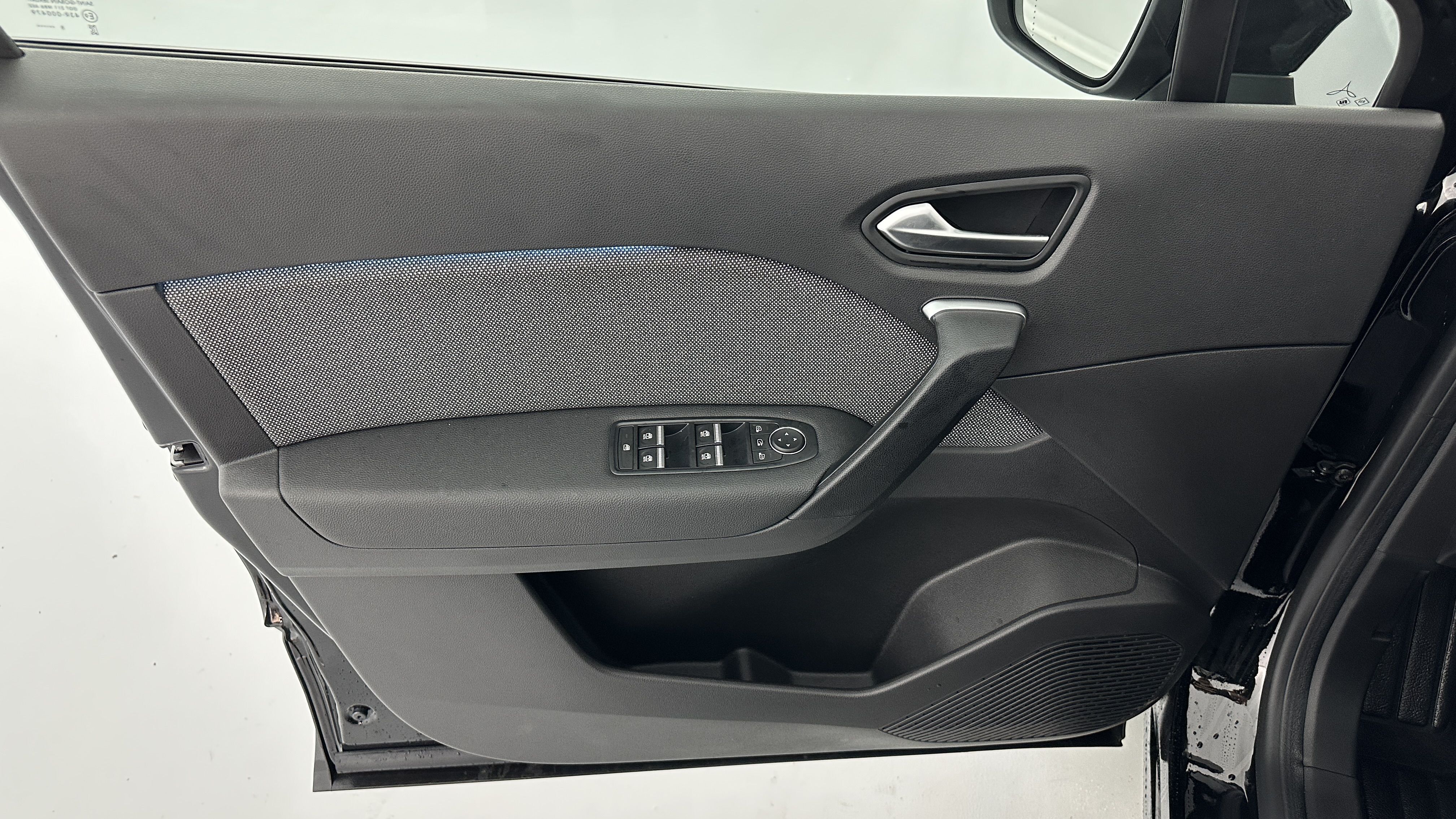 GLI00009840_p53 - RENAULT - CAPTUR - 2025 - photo 13