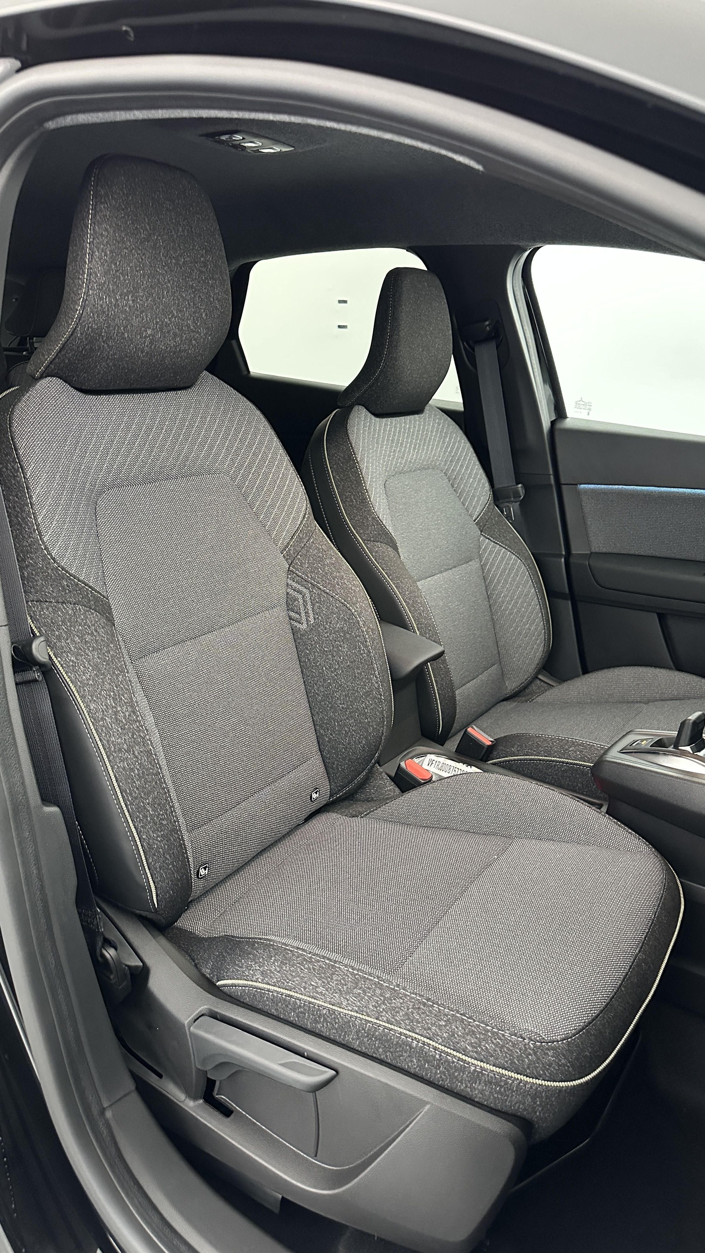 GLI00009840_p53 - RENAULT - CAPTUR - 2025 - photo 18