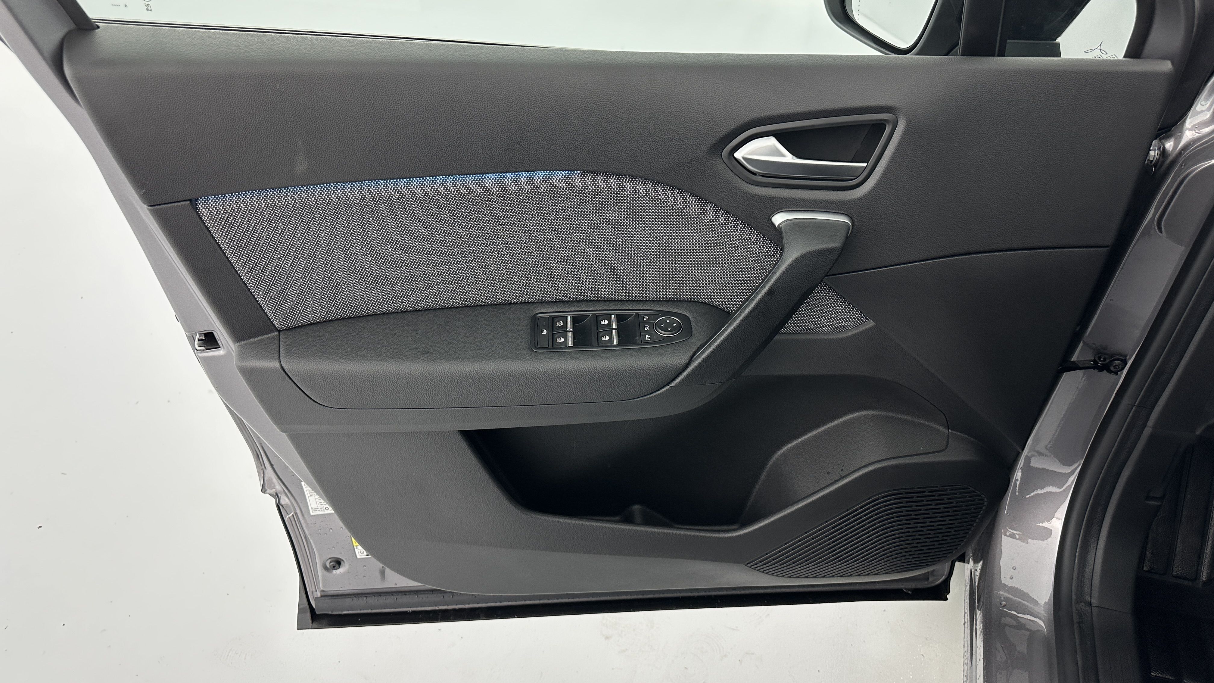 GLI00009838_p53 - RENAULT - CAPTUR - 2025 - photo 13