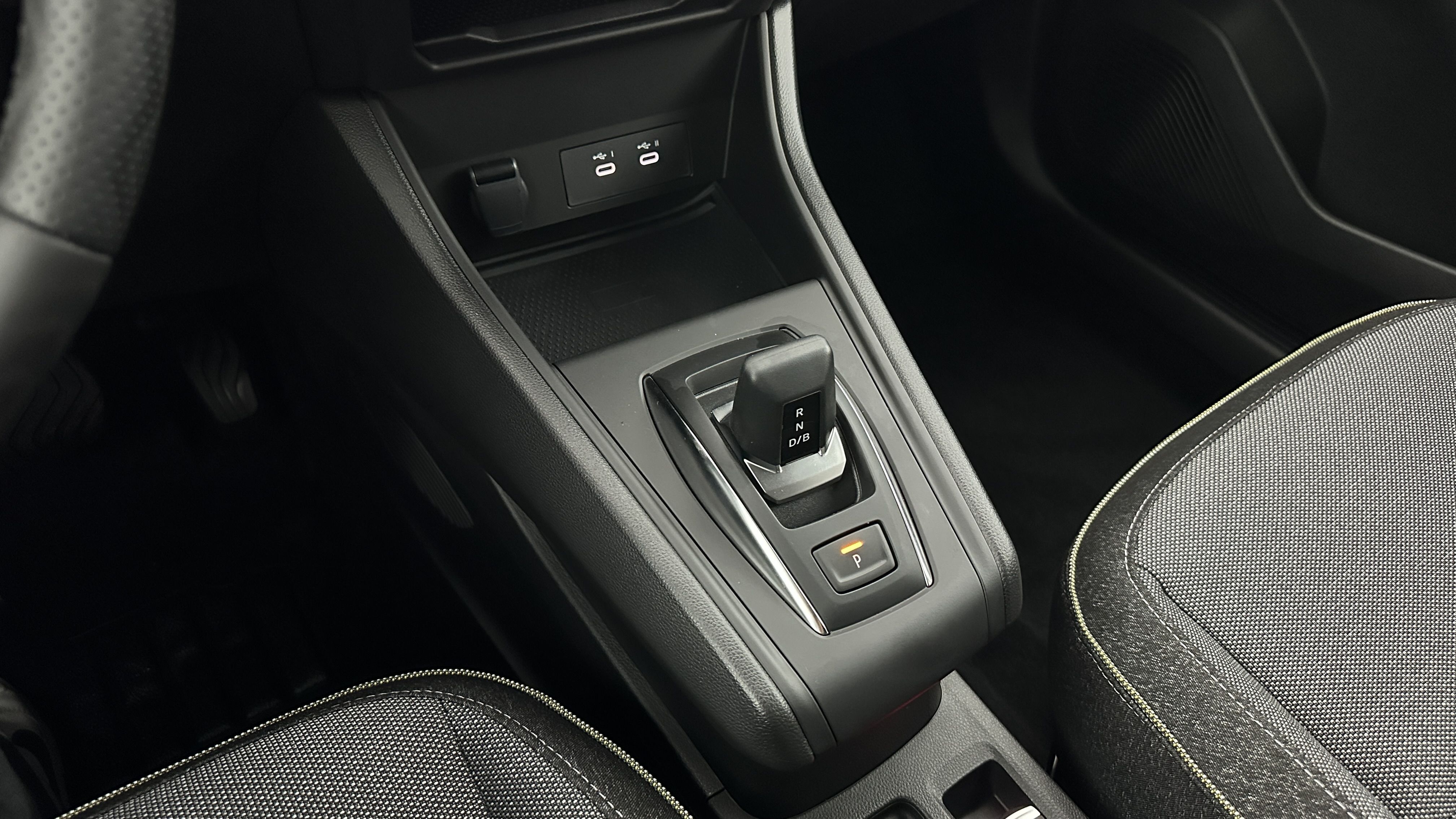 GLI00009838_p53 - RENAULT - CAPTUR - 2025 - photo 17