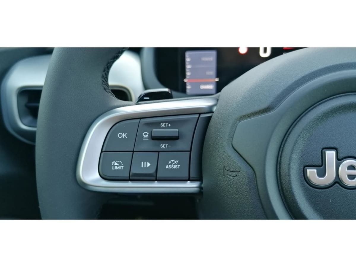 377869_p2 - JEEP - AVENGER - 2026 - photo 10