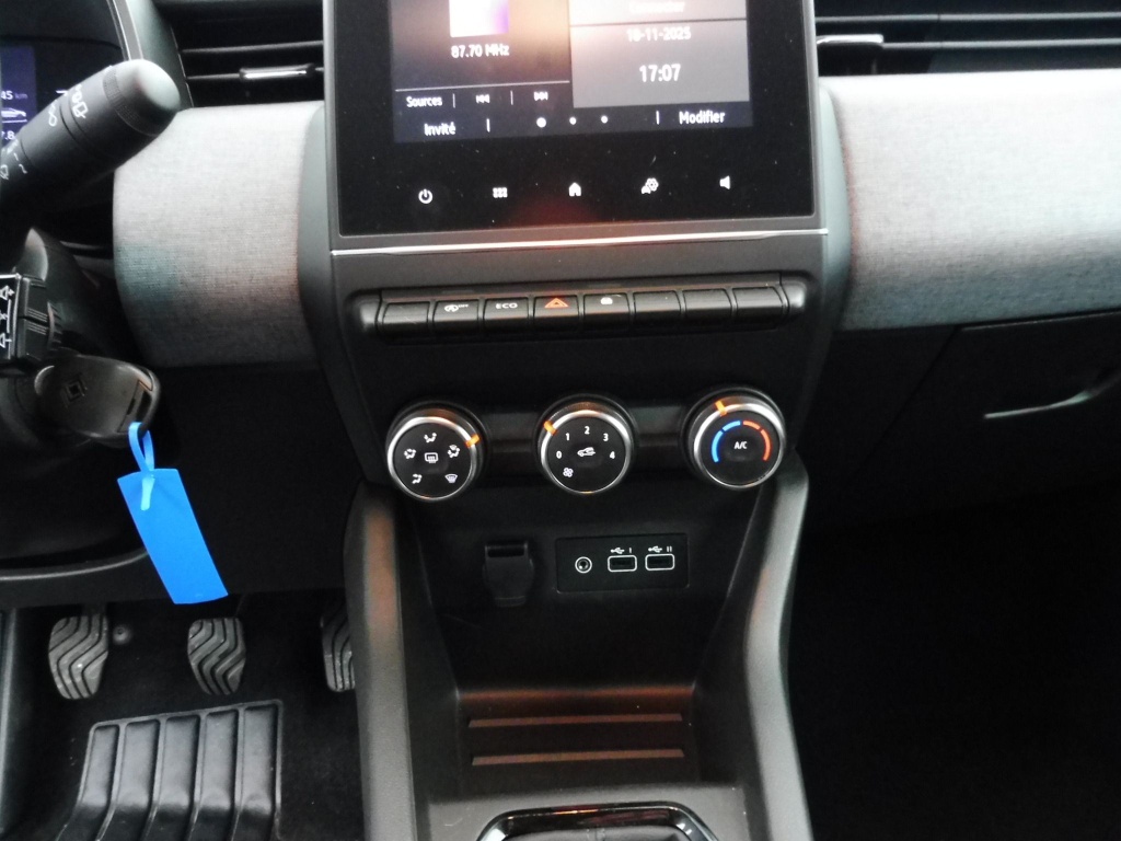 72511_p51 - RENAULT - CLIO - 2025 - photo 6