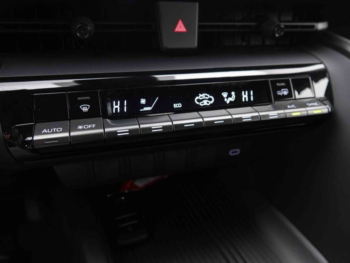 360923_p2 - TOYOTA - C HR - 2026 - photo 10