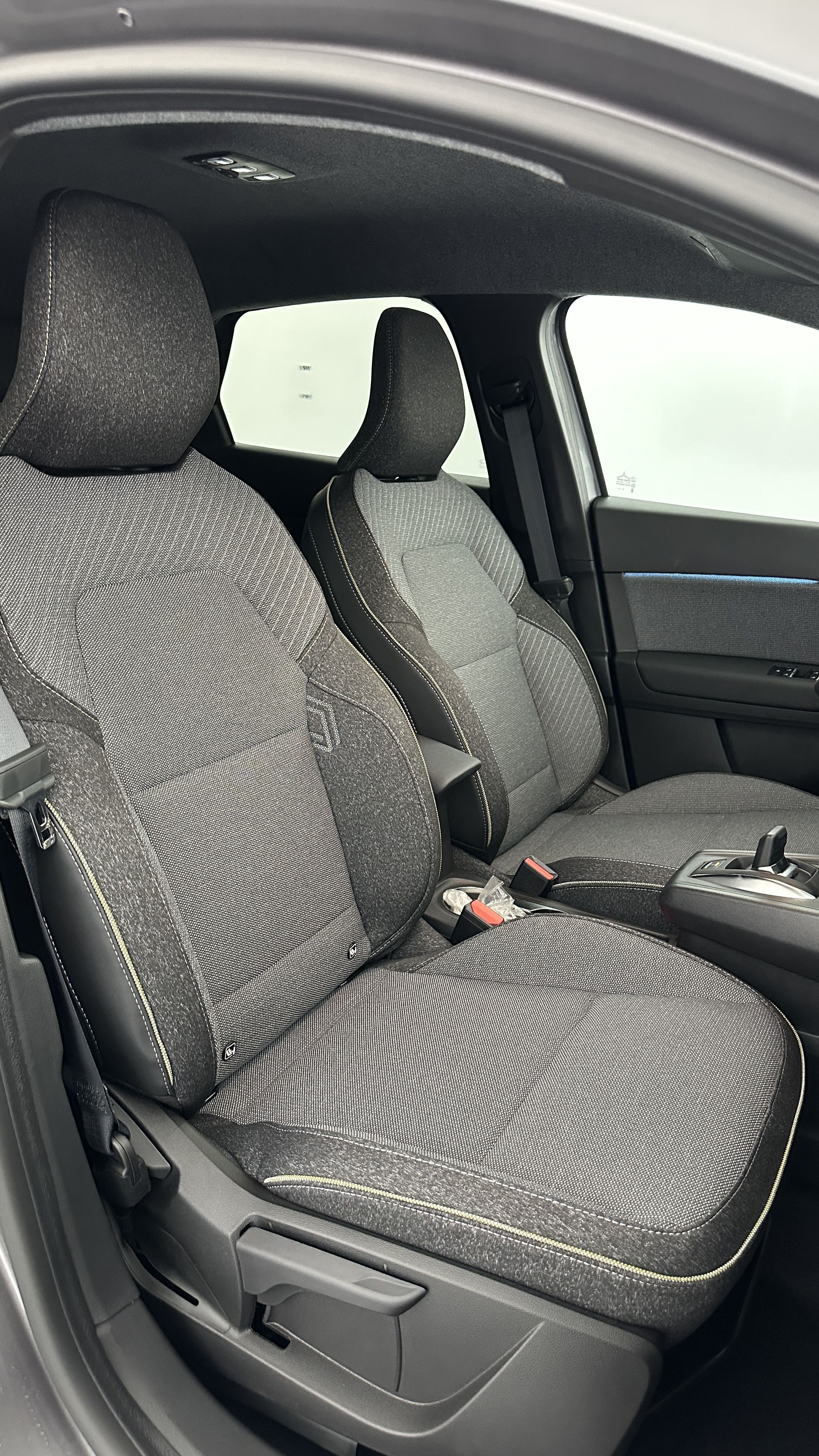 GLI00009821_p53 - RENAULT - CAPTUR - 2025 - photo 18