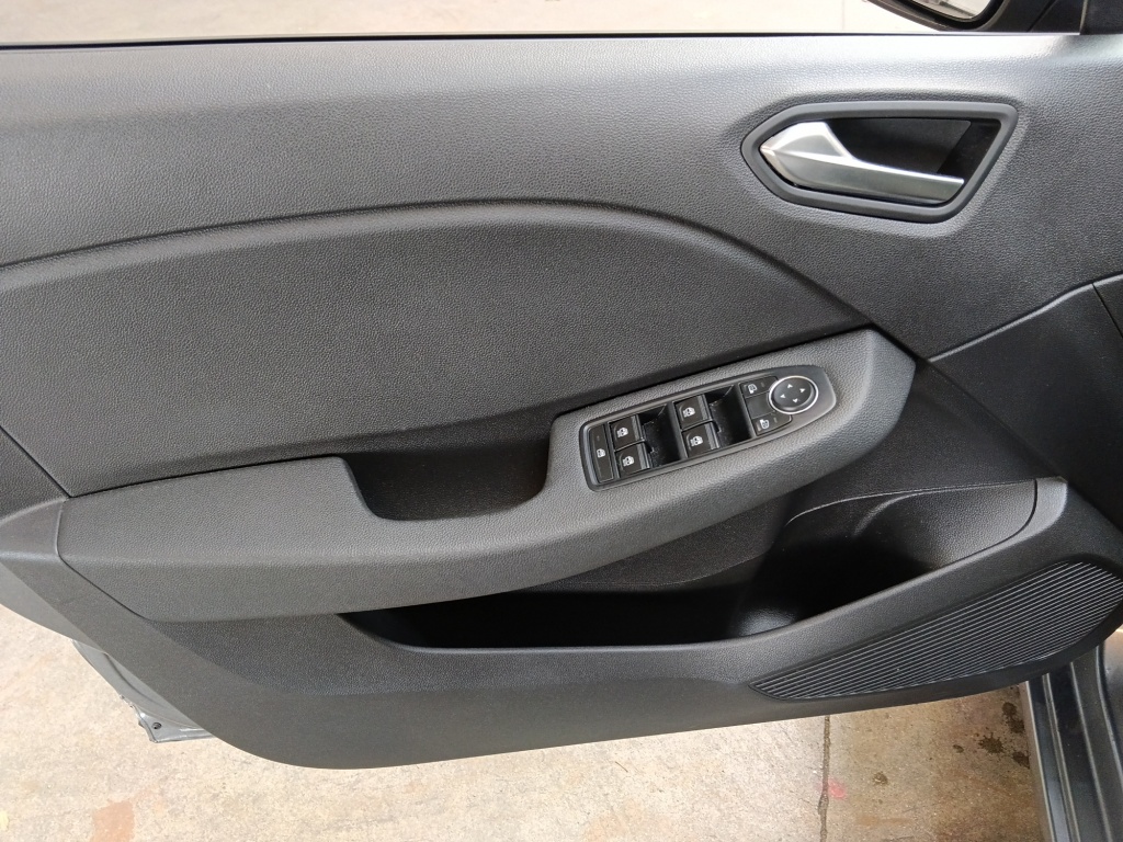 72436_p51 - RENAULT - CLIO - 2025 - photo 11