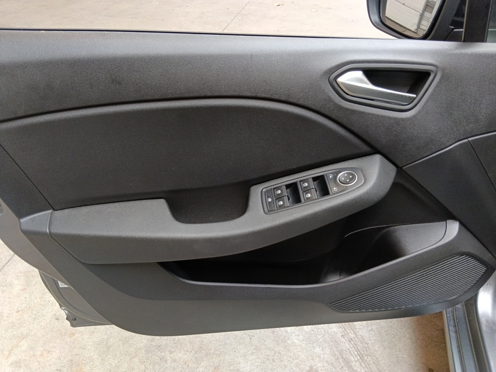 72453_p51 - RENAULT - CLIO - 2025 - photo 11