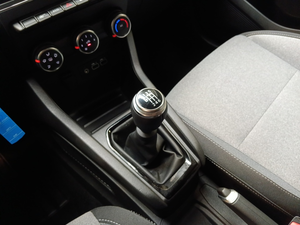 72453_p51 - RENAULT - CLIO - 2025 - photo 15