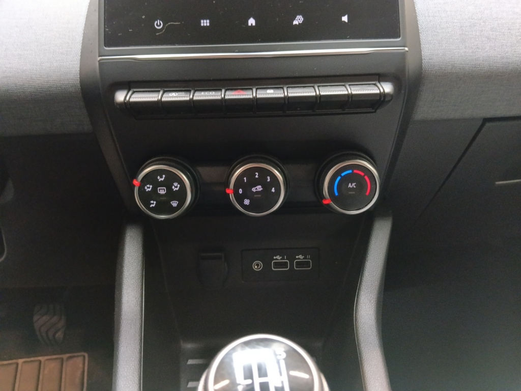 72453_p51 - RENAULT - CLIO - 2025 - photo 20