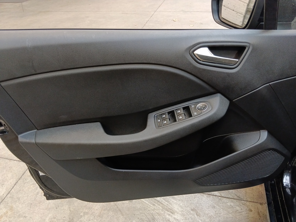 72462_p51 - RENAULT - CLIO - 2025 - photo 11