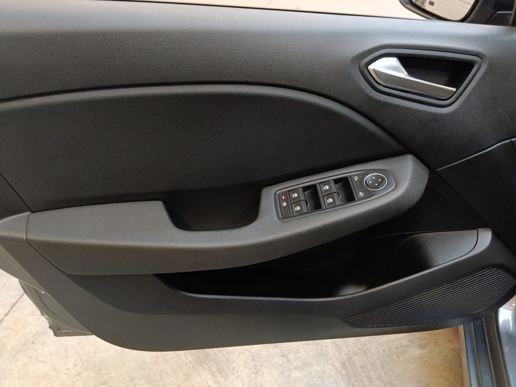 72463_p51 - RENAULT - CLIO - 2025 - photo 11