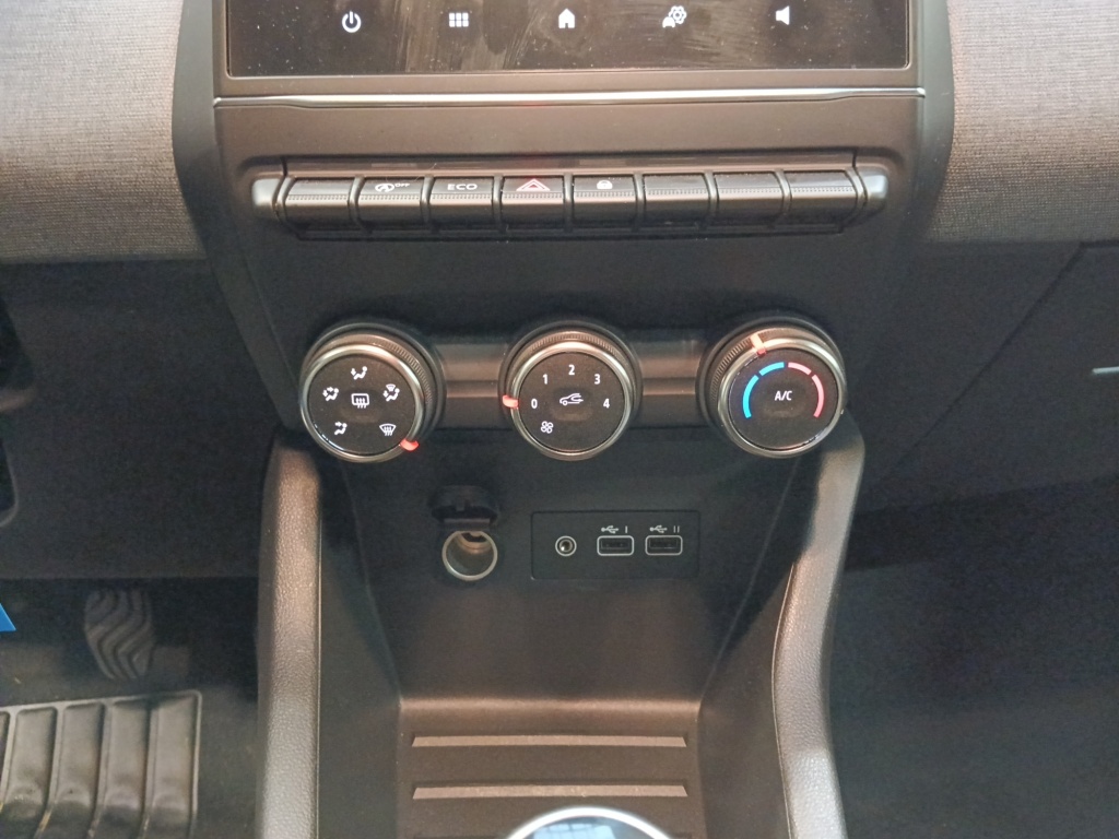 72523_p51 - RENAULT - CLIO - 2025 - photo 20