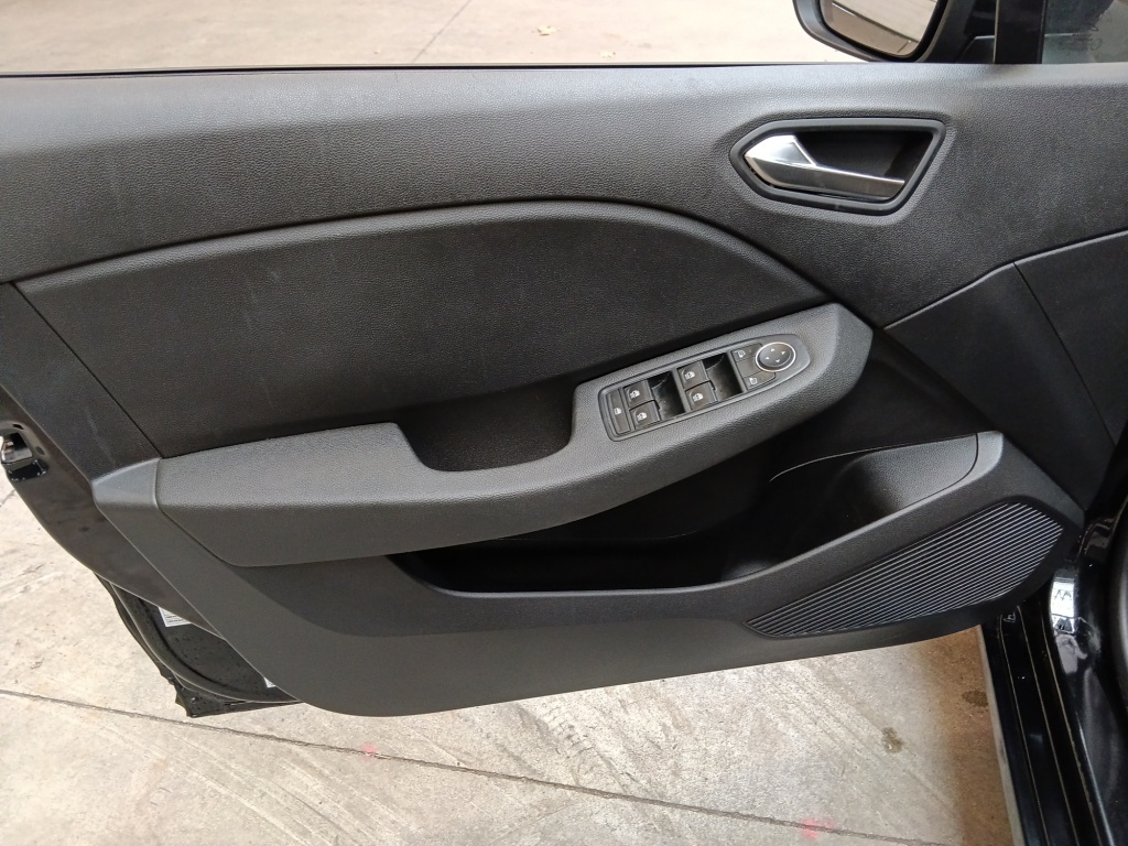 72553_p51 - RENAULT - CLIO - 2025 - photo 11