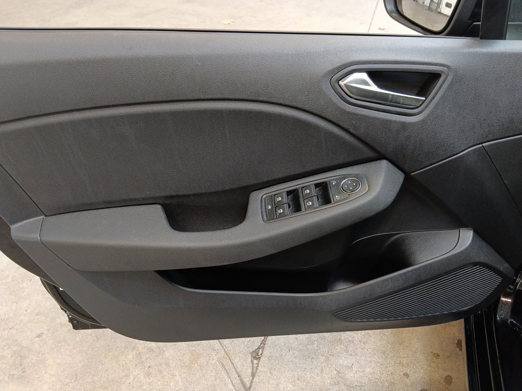 72559_p51 - RENAULT - CLIO - 2025 - photo 11