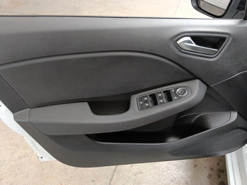 72564_p51 - RENAULT - CLIO - 2025 - photo 11