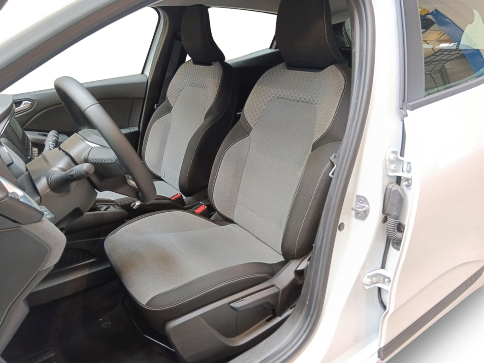 72565_p51 - RENAULT - CLIO - 2025 - photo 10