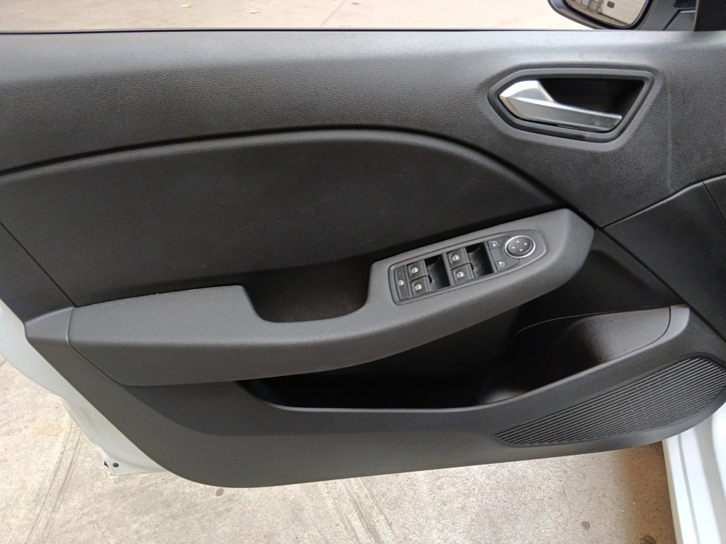 72565_p51 - RENAULT - CLIO - 2025 - photo 11