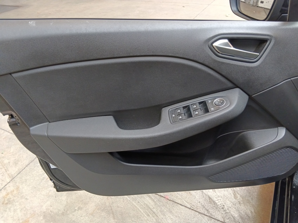 72568_p51 - RENAULT - CLIO - 2025 - photo 11