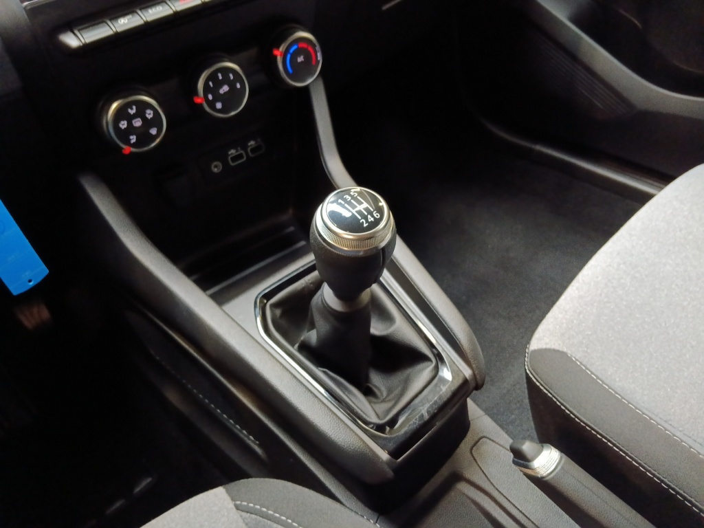 72568_p51 - RENAULT - CLIO - 2025 - photo 15