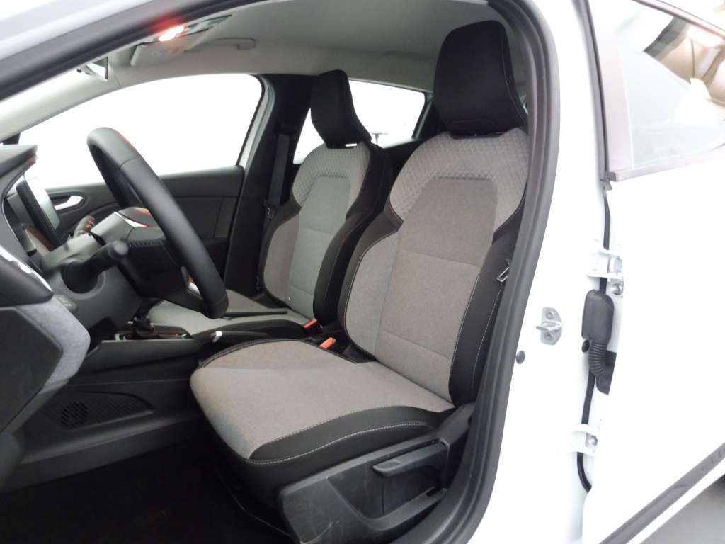 71349_p51 - RENAULT - CLIO - 2025 - photo 12