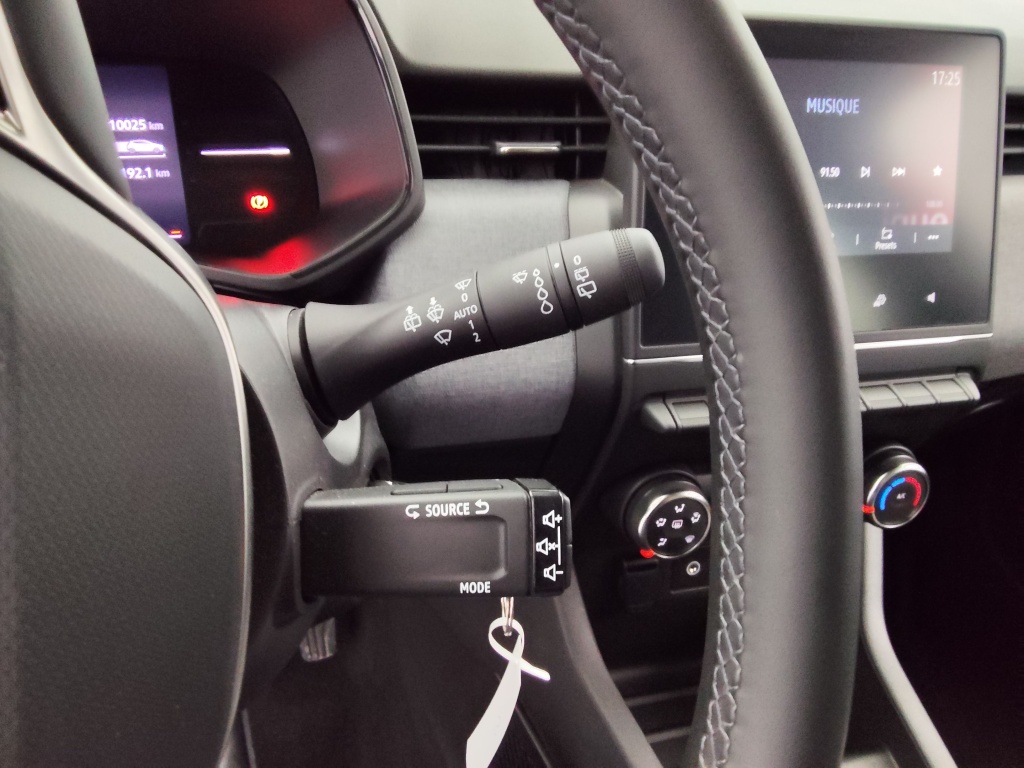 72476_p51 - RENAULT - CLIO - 2025 - photo 10