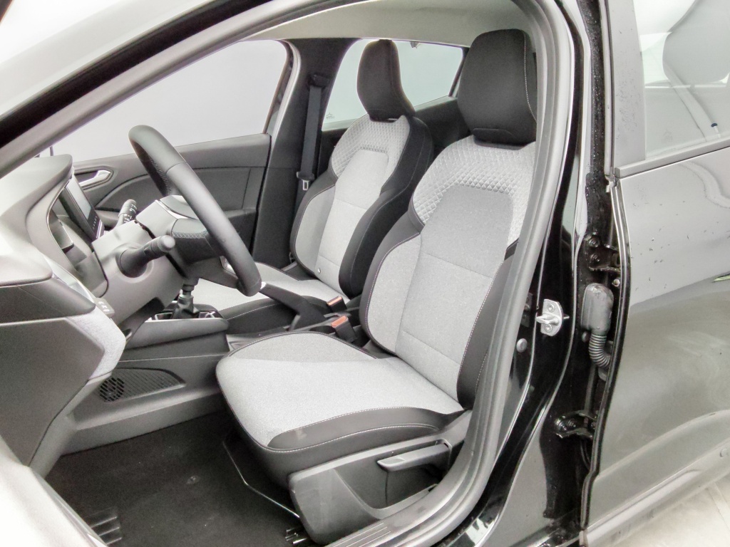 72476_p51 - RENAULT - CLIO - 2025 - photo 15