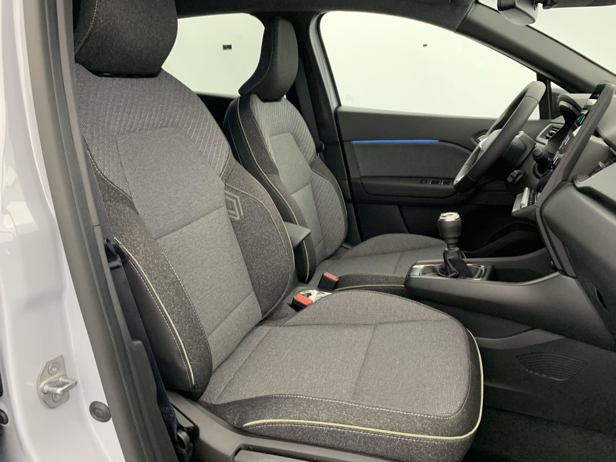383755_p2 - RENAULT - CAPTUR - 2026 - photo 9