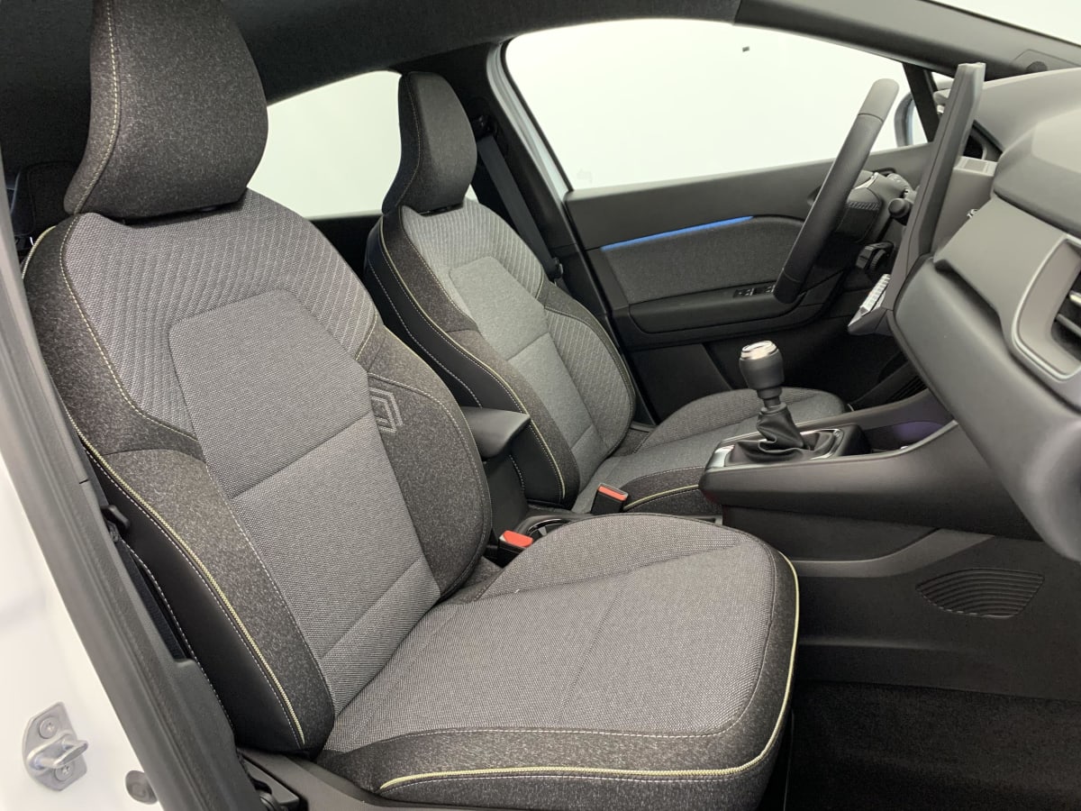 383769_p2 - RENAULT - CAPTUR - 2026 - photo 9
