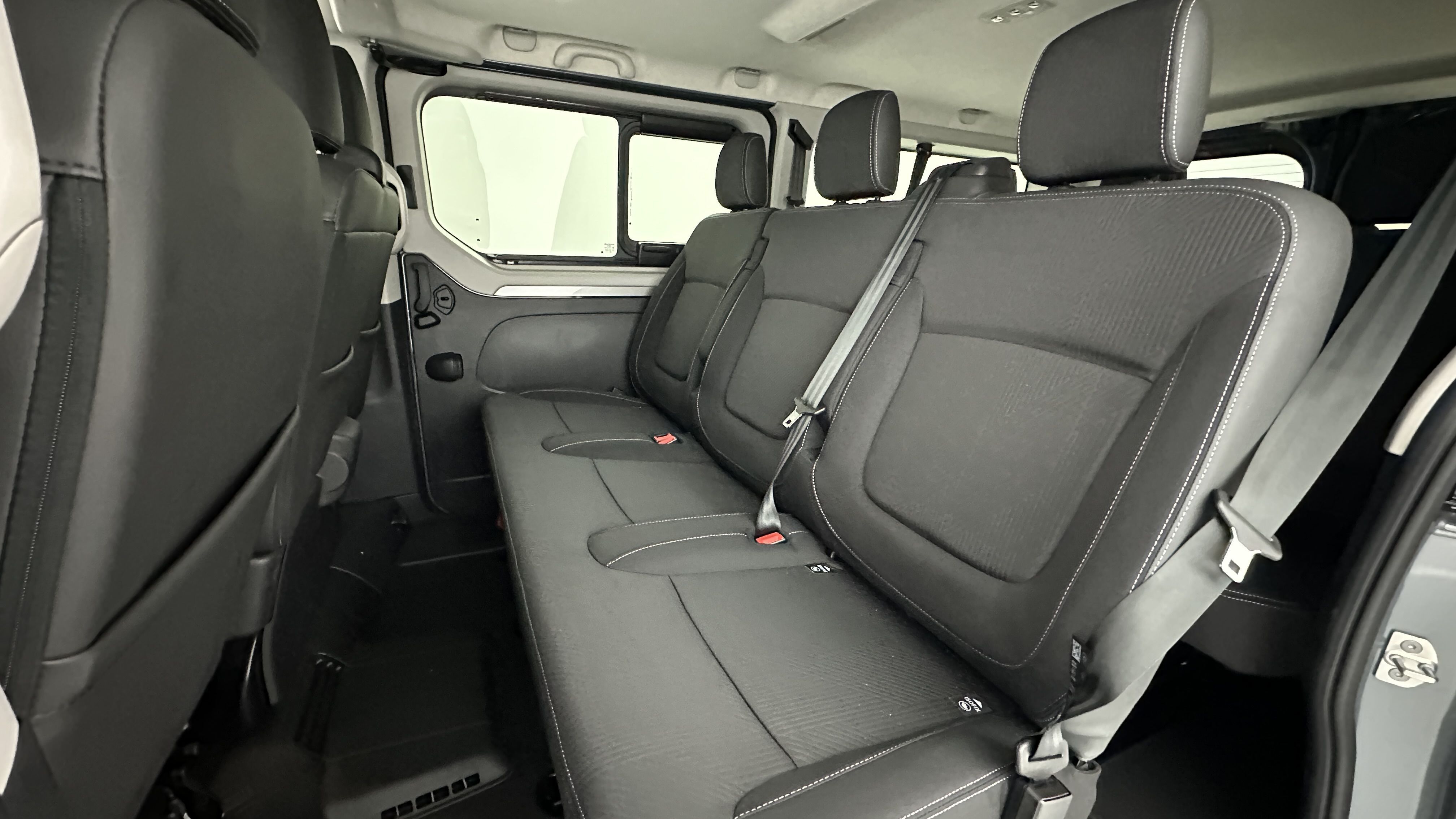 GLI00026348_p53 - RENAULT TRUCKS - TRAFIC COMBI - 2026 - photo 8