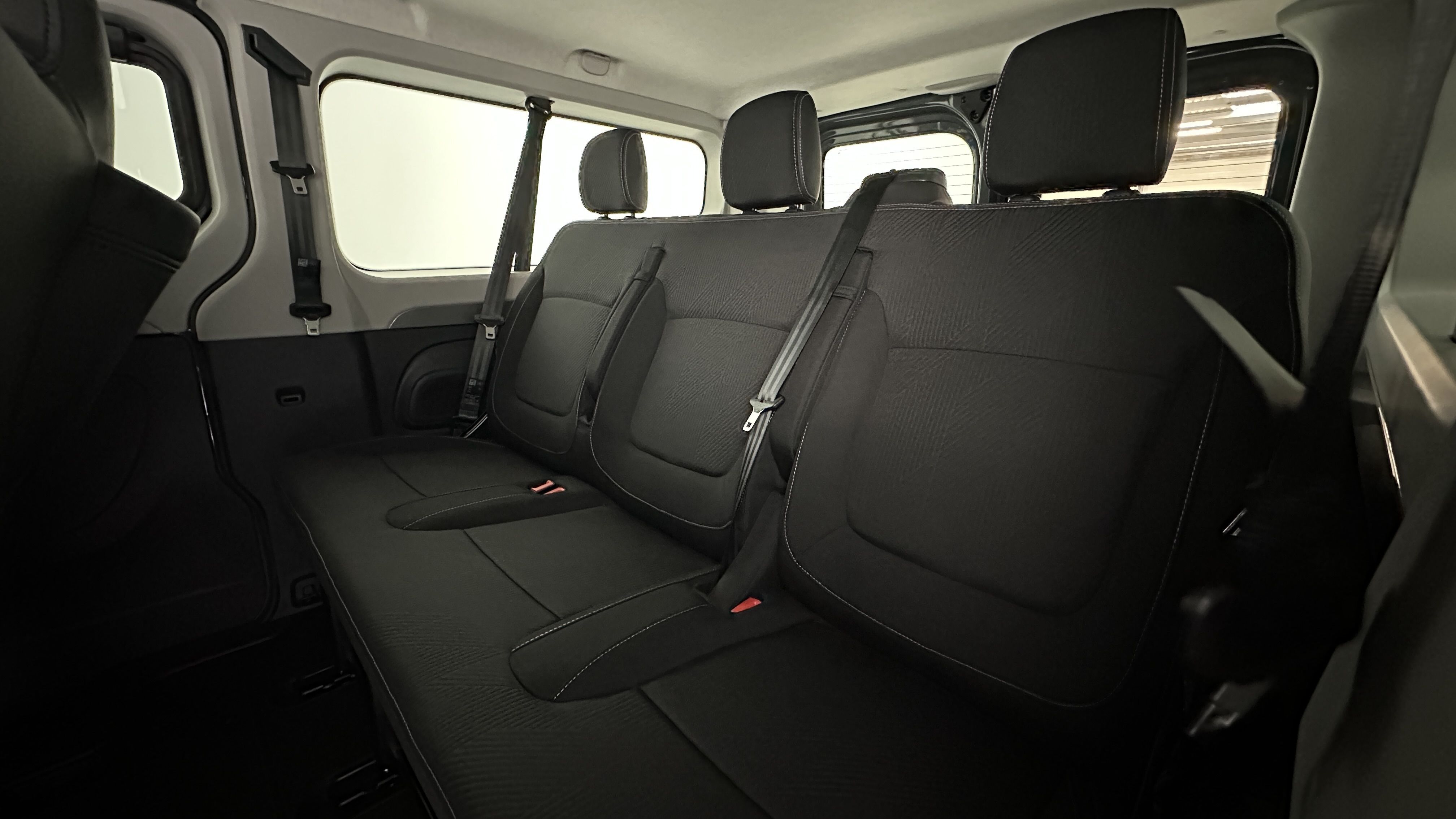 GLI00026348_p53 - RENAULT TRUCKS - TRAFIC COMBI - 2026 - photo 9