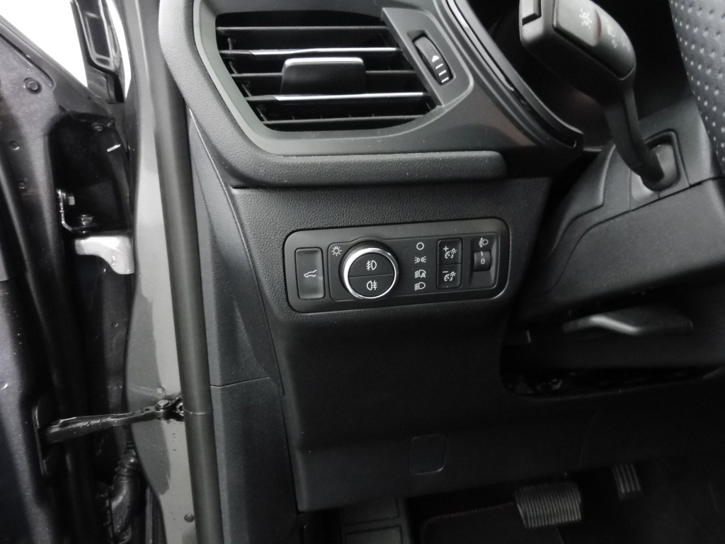 70374_p51 - FORD - KUGA - 2024 - photo 8