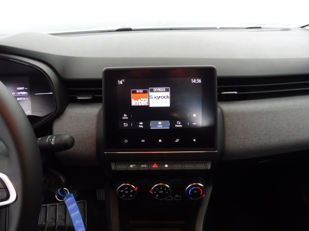 72420_p51 - RENAULT - CLIO - 2025 - photo 10