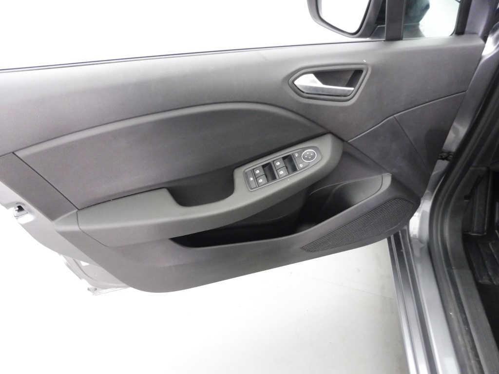 72420_p51 - RENAULT - CLIO - 2025 - photo 15