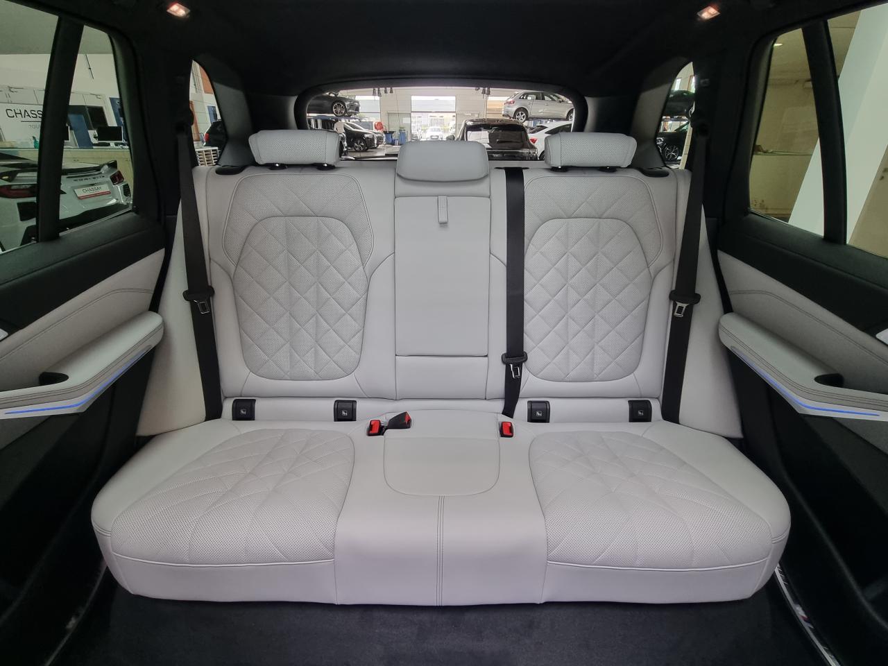 0679-0000787_p68 - BMW - X5 - 2025 - photo 10