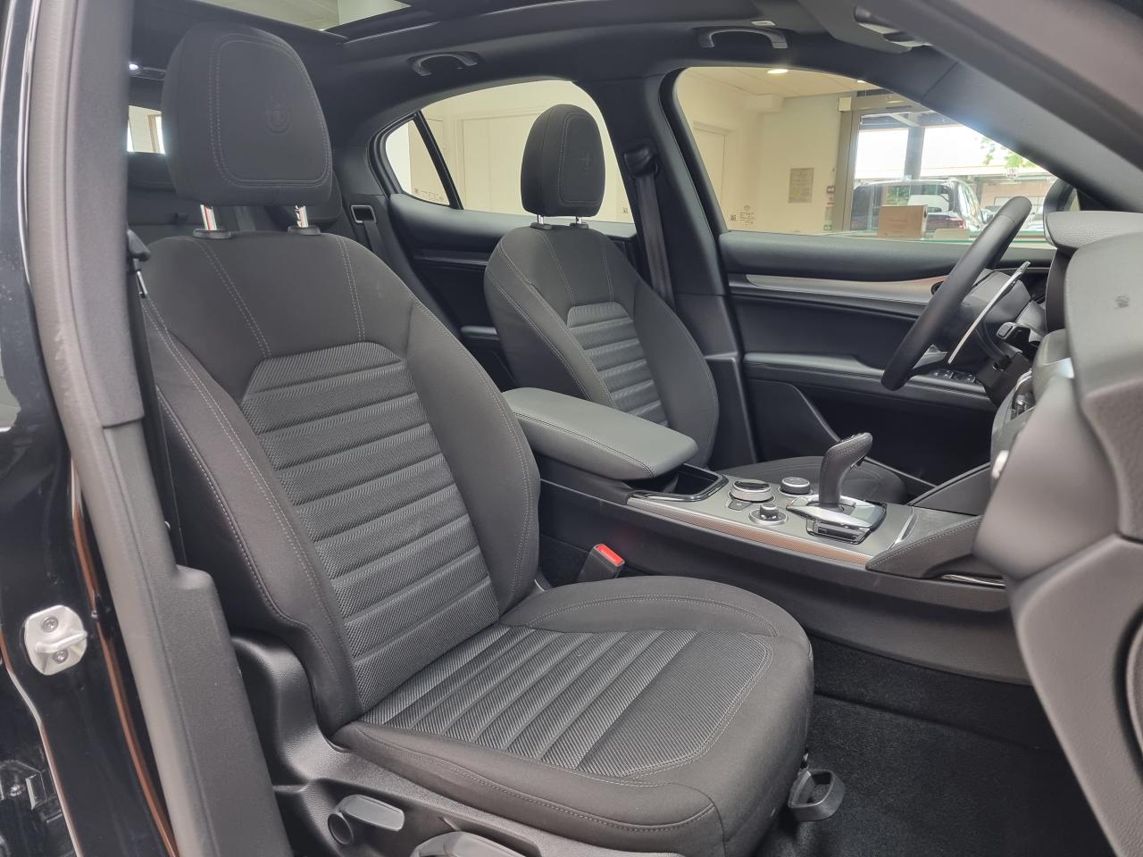 0679-0002983_p68 - ALFA ROMEO - STELVIO - 2024 - photo 12