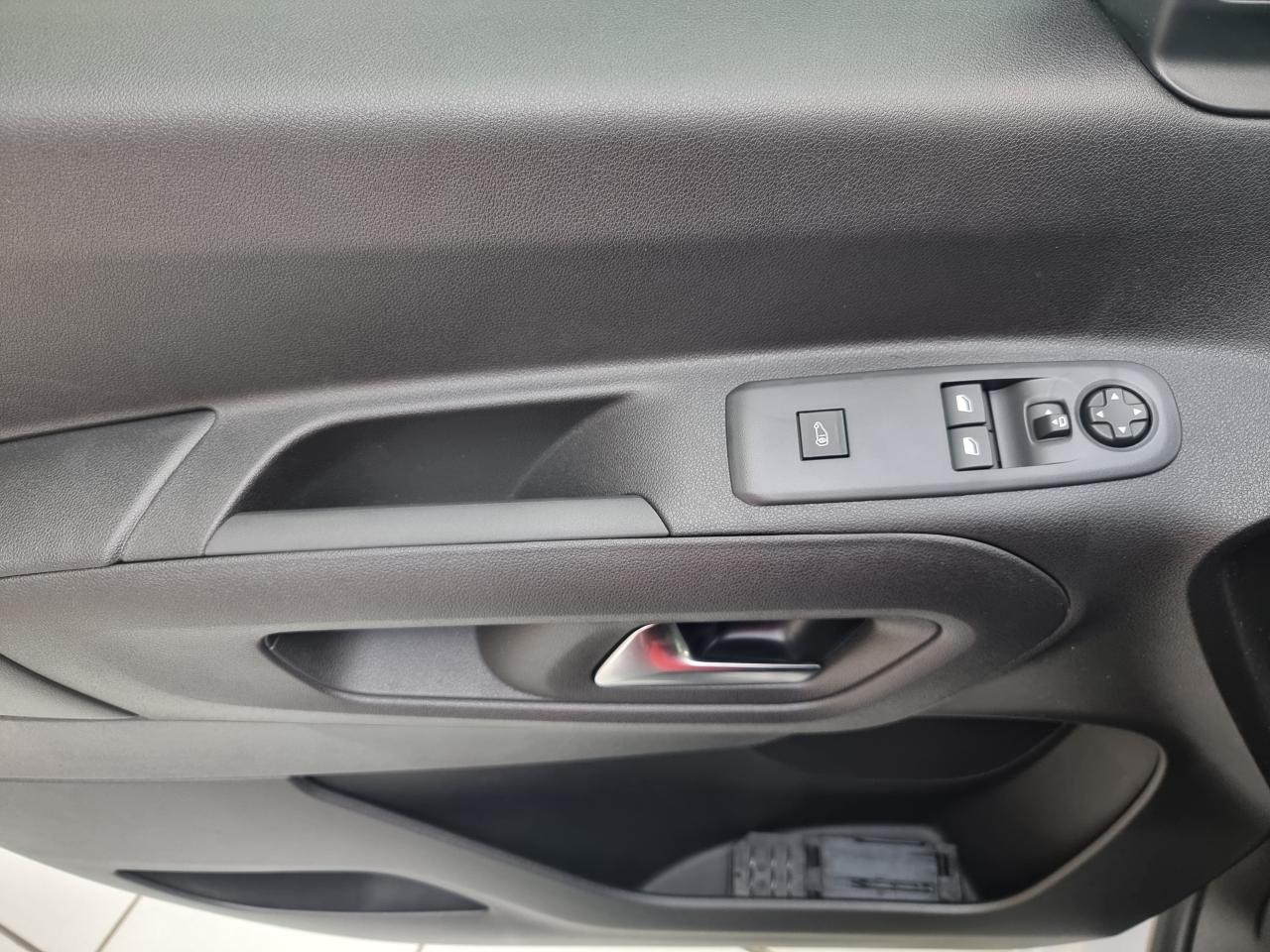 0679-0003177_p68 - PEUGEOT - PARTNER - 2025 - photo 17